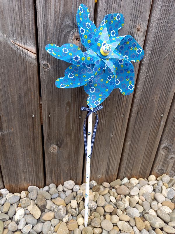 Windrad * 22 cm * Holzstil und -kugel handbemalt * Gartenstecker * Kinder * Deko * Blumen - Blau